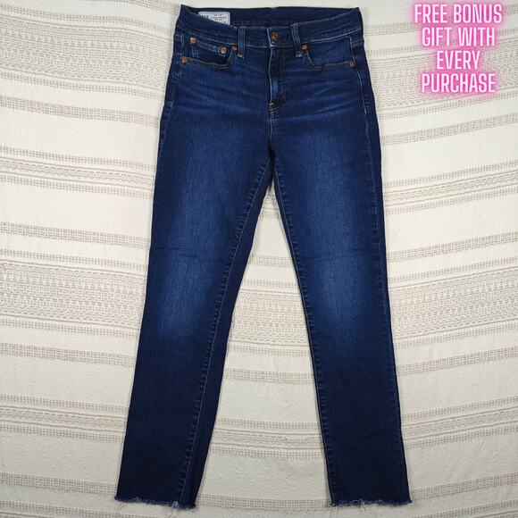 Gap Mid Rise Straight Jeans Medium Wash Raw Hem Size 28-6R - Picture 1 of 8
